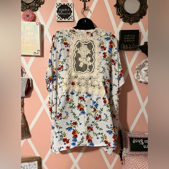 Floral Lace Kimono - Picture 5 of 6